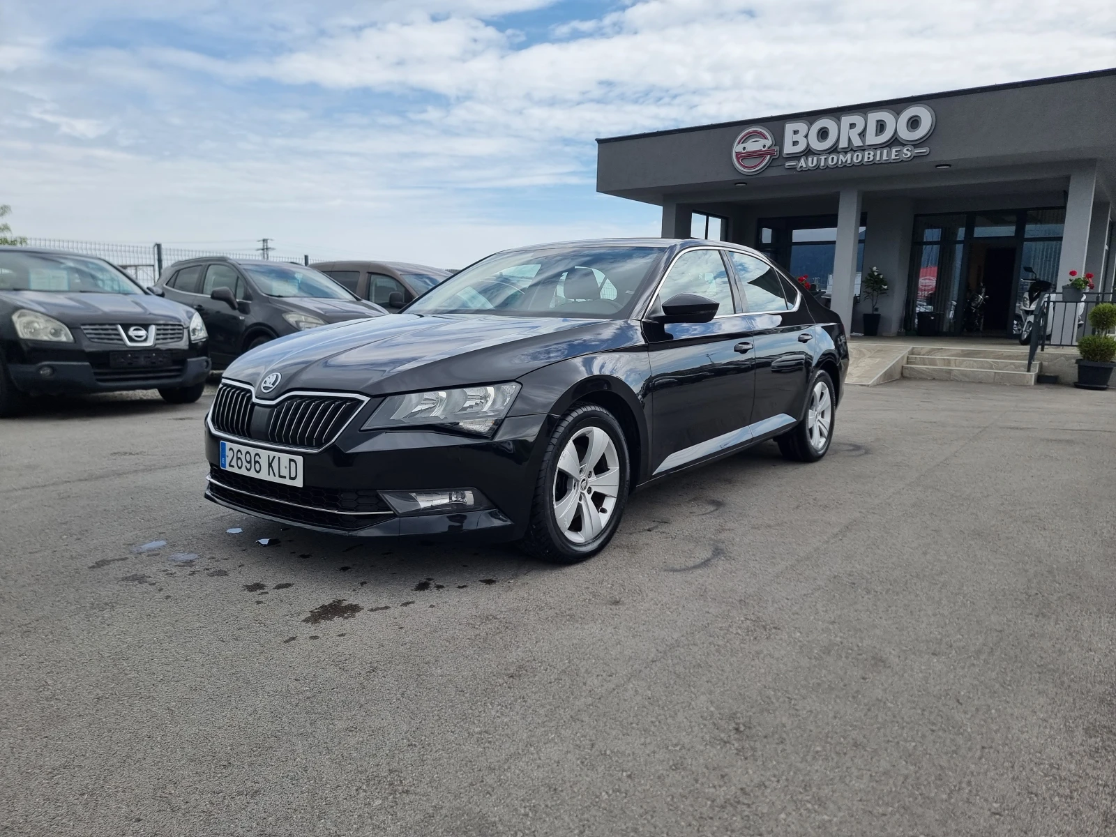 Skoda Superb 2.0TDI, снимка 3 - Автомобили и джипове - 54451172