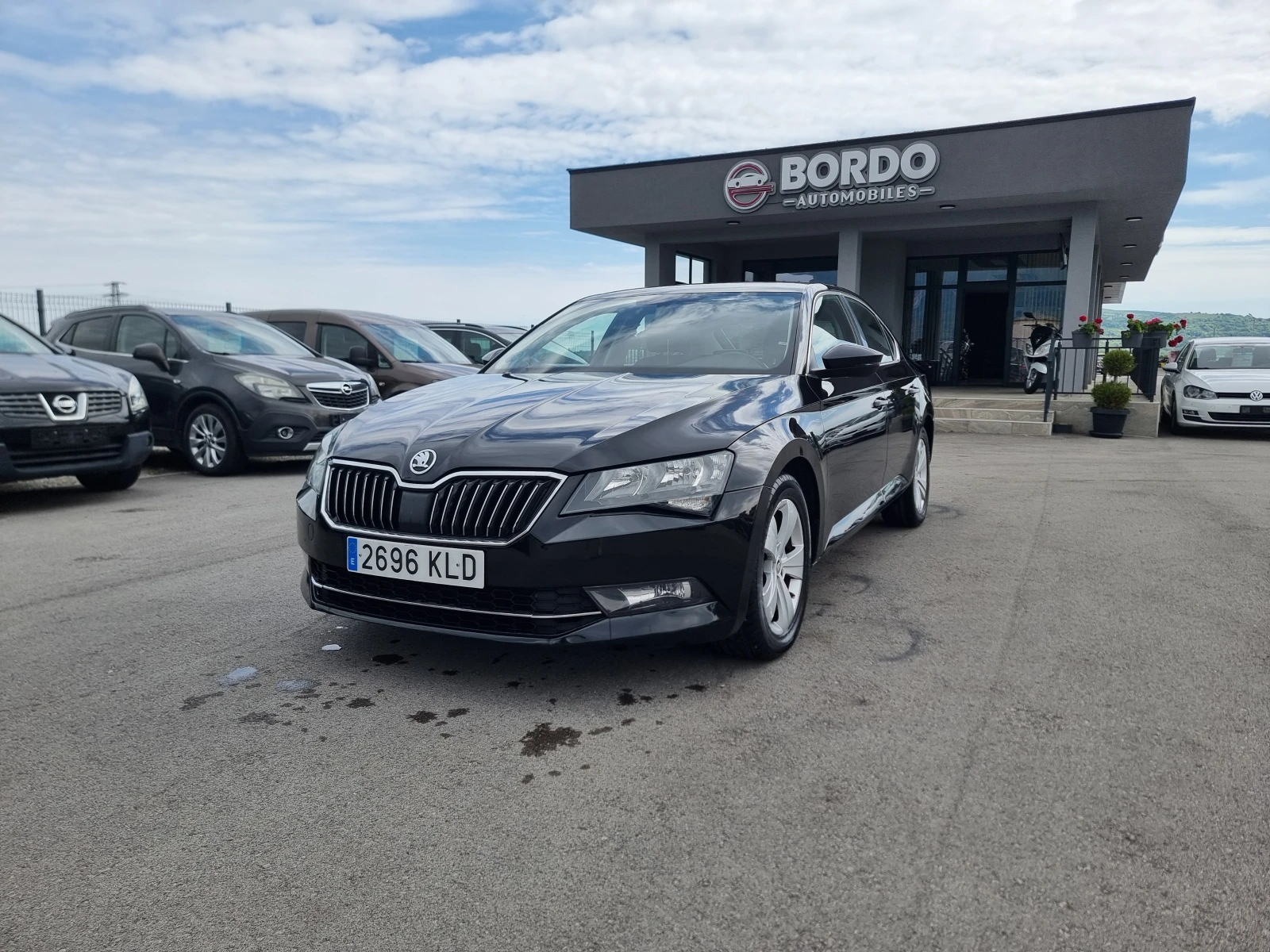Skoda Superb 2.0TDI, снимка 2 - Автомобили и джипове - 54451172