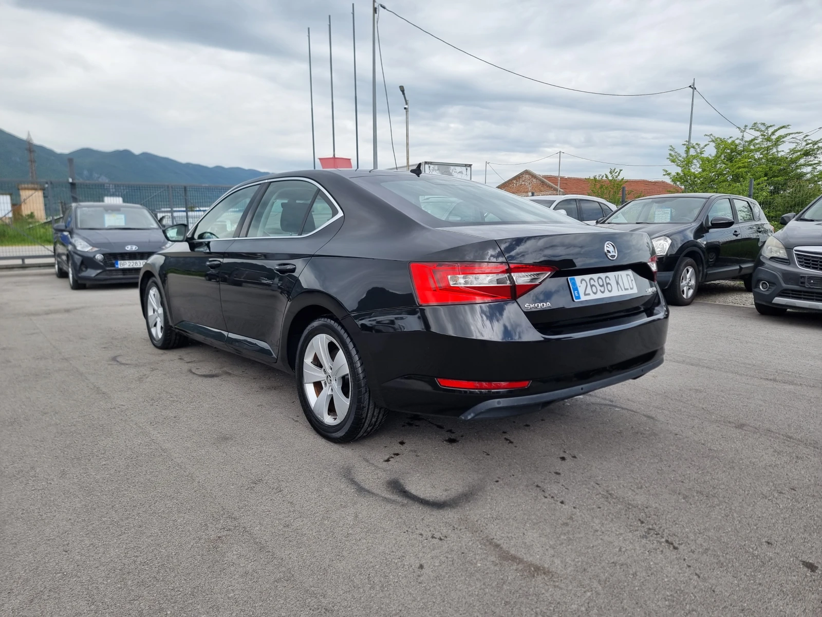 Skoda Superb 2.0TDI, снимка 4 - Автомобили и джипове - 54451172