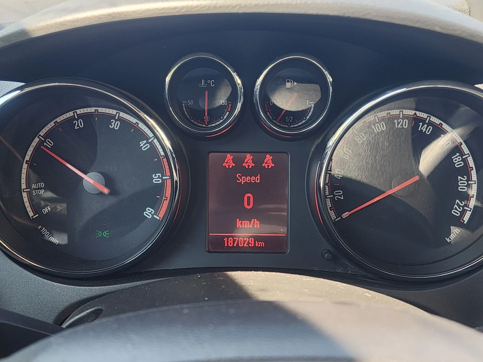 Opel Meriva 1.6CDTI Facelift, снимка 8 - Автомобили и джипове - 54561319