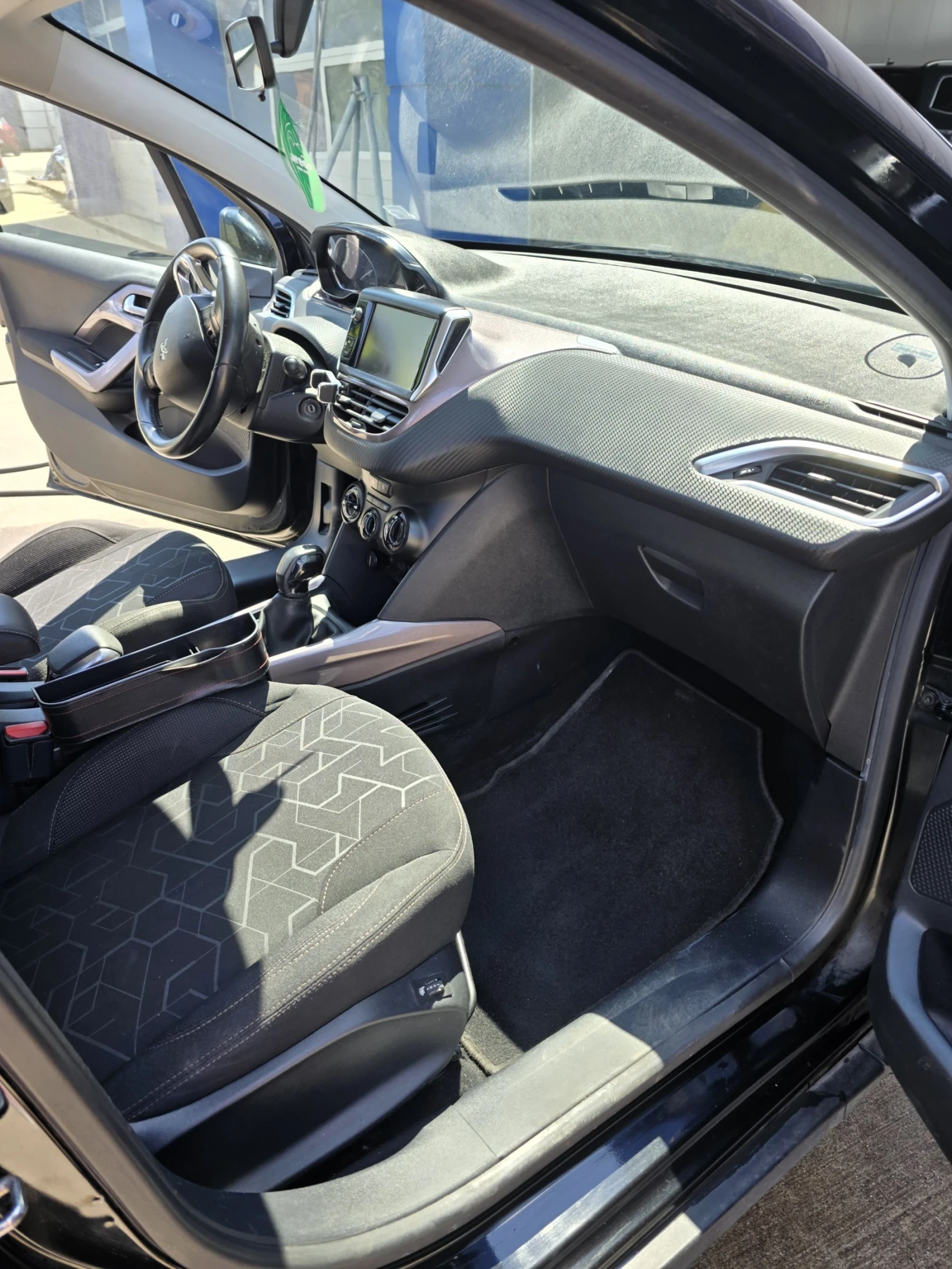 Peugeot 2008, снимка 7 - Автомобили и джипове - 55445850