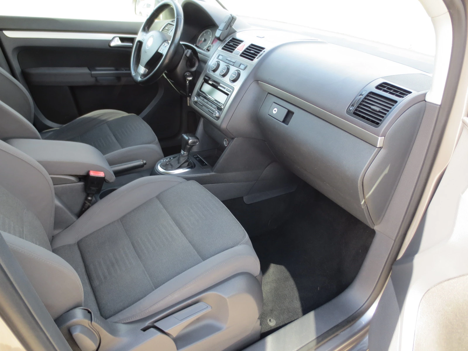 VW Touran 2.0TDI* DSG* 7ms., снимка 13 - Автомобили и джипове - 55727128