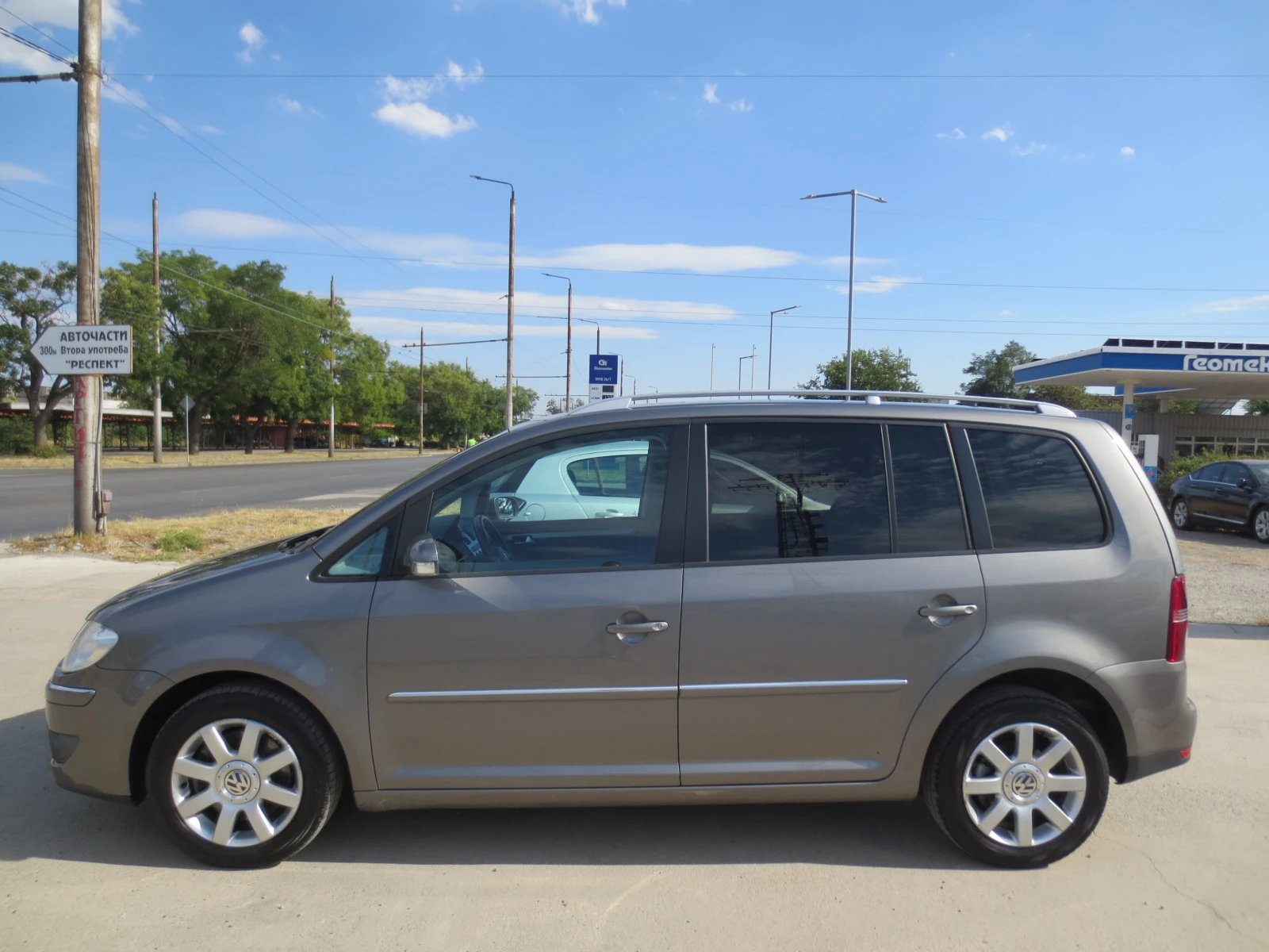 VW Touran 2.0TDI* DSG* 7ms., снимка 8 - Автомобили и джипове - 55727128
