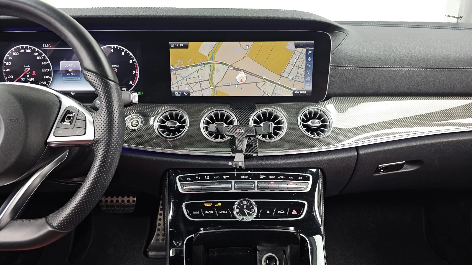 Mercedes-Benz E 400 AMG PK* HUD* 360* DIS* BURMASTER* ОБДУХ* КРАЙНА ЦЕ, снимка 10 - Автомобили и джипове - 56060549