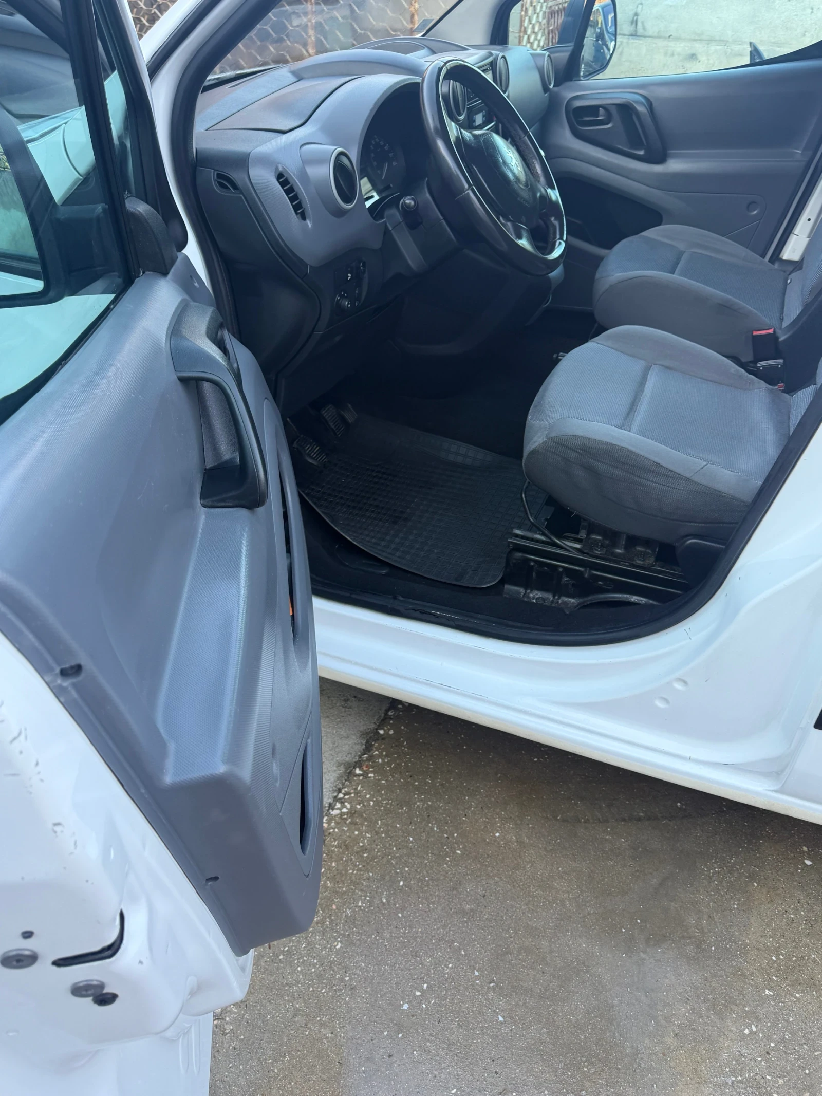 Peugeot Partner 1.6 HDI ХЛАДИЛНА, снимка 8 - Автомобили и джипове - 56069882