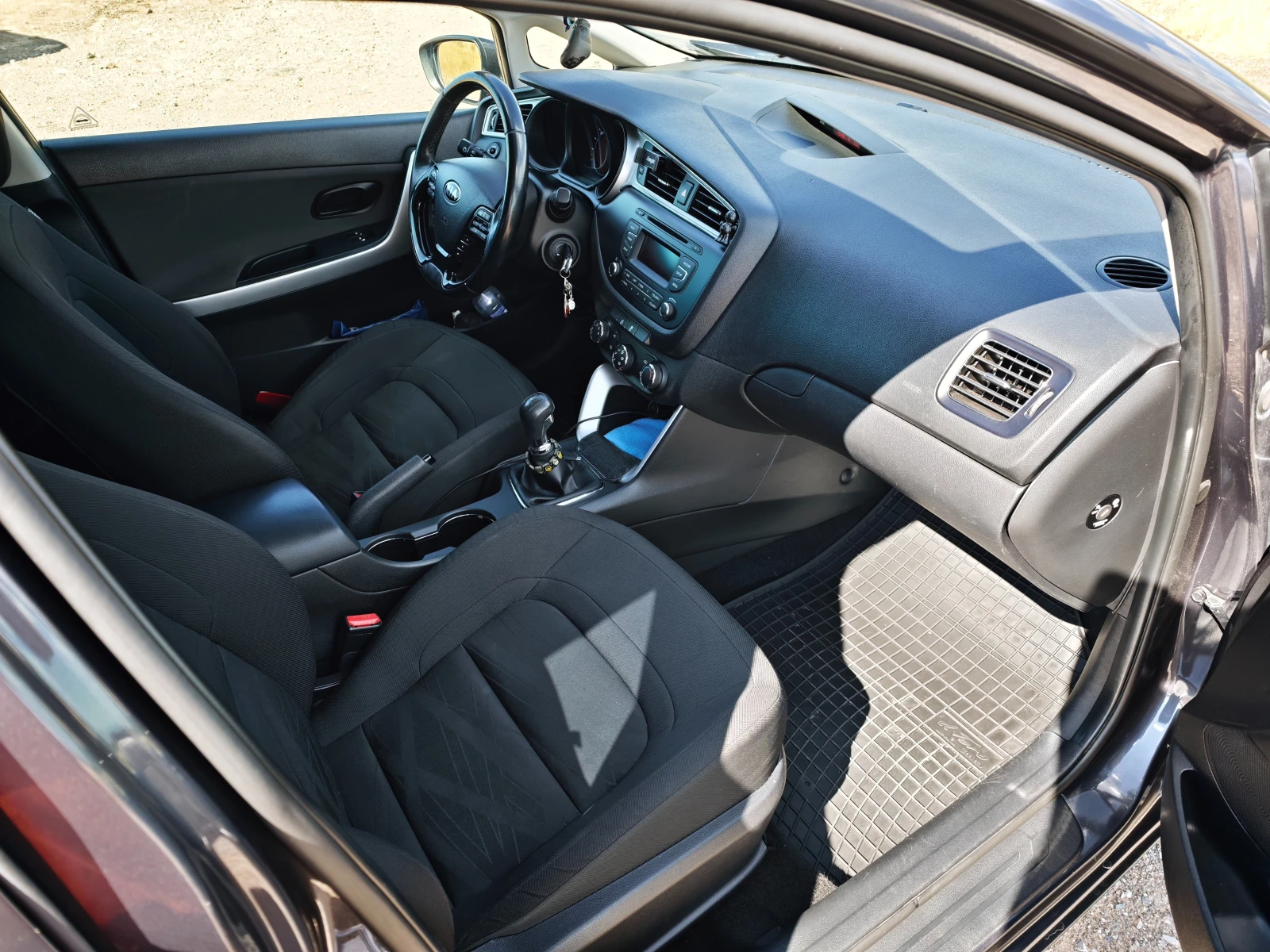 Kia Ceed 1.4 CVVT 100 кс, снимка 6 - Автомобили и джипове - 56198094