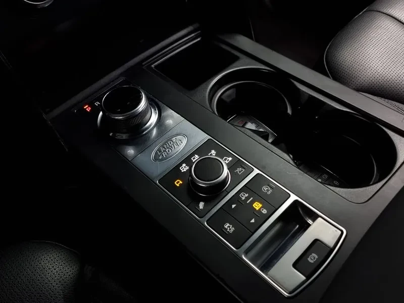 Land Rover Discovery 2.0 Sd4 Se, снимка 9 - Автомобили и джипове - 55698818
