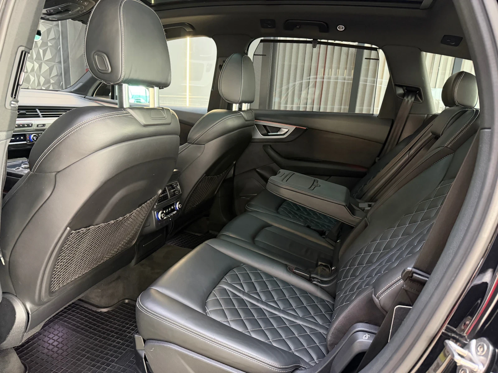 Audi SQ7 QUATTRO * MAXTON * ПАНОРАМА * HEAD UP * BOSE, снимка 5 - Автомобили и джипове - 53889766