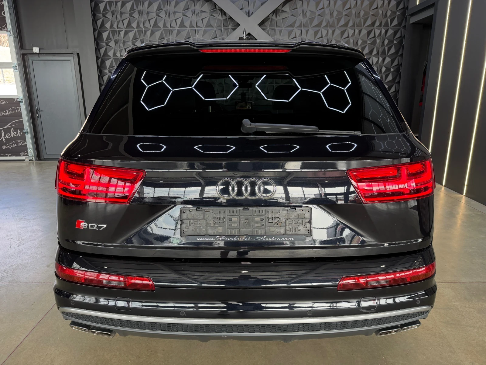 Audi SQ7 QUATTRO * MAXTON * ПАНОРАМА * HEAD UP * BOSE, снимка 4 - Автомобили и джипове - 53889766