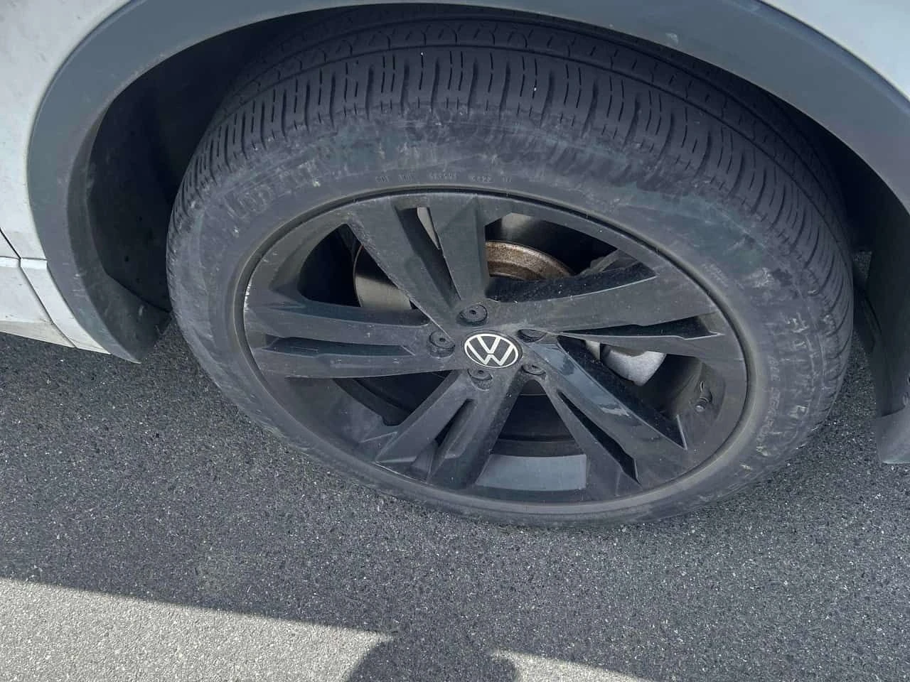 VW Tiguan Comfortline R Line Black Edition/CARFAX/АВТОКРЕДИТ, снимка 16 - Автомобили и джипове - 54666959