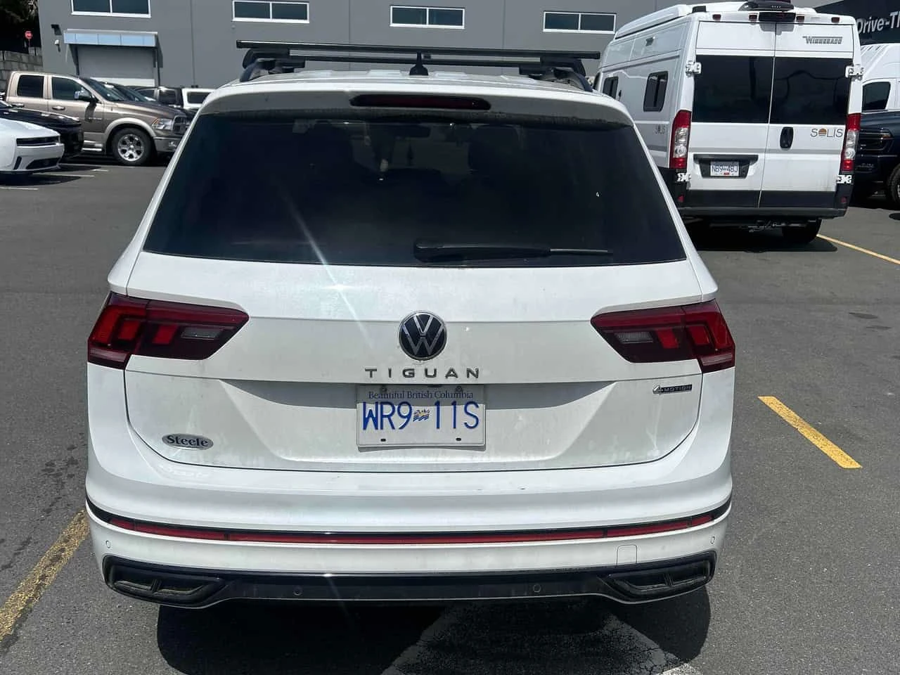 VW Tiguan Comfortline R Line Black Edition/CARFAX/АВТОКРЕДИТ, снимка 13 - Автомобили и джипове - 54666959
