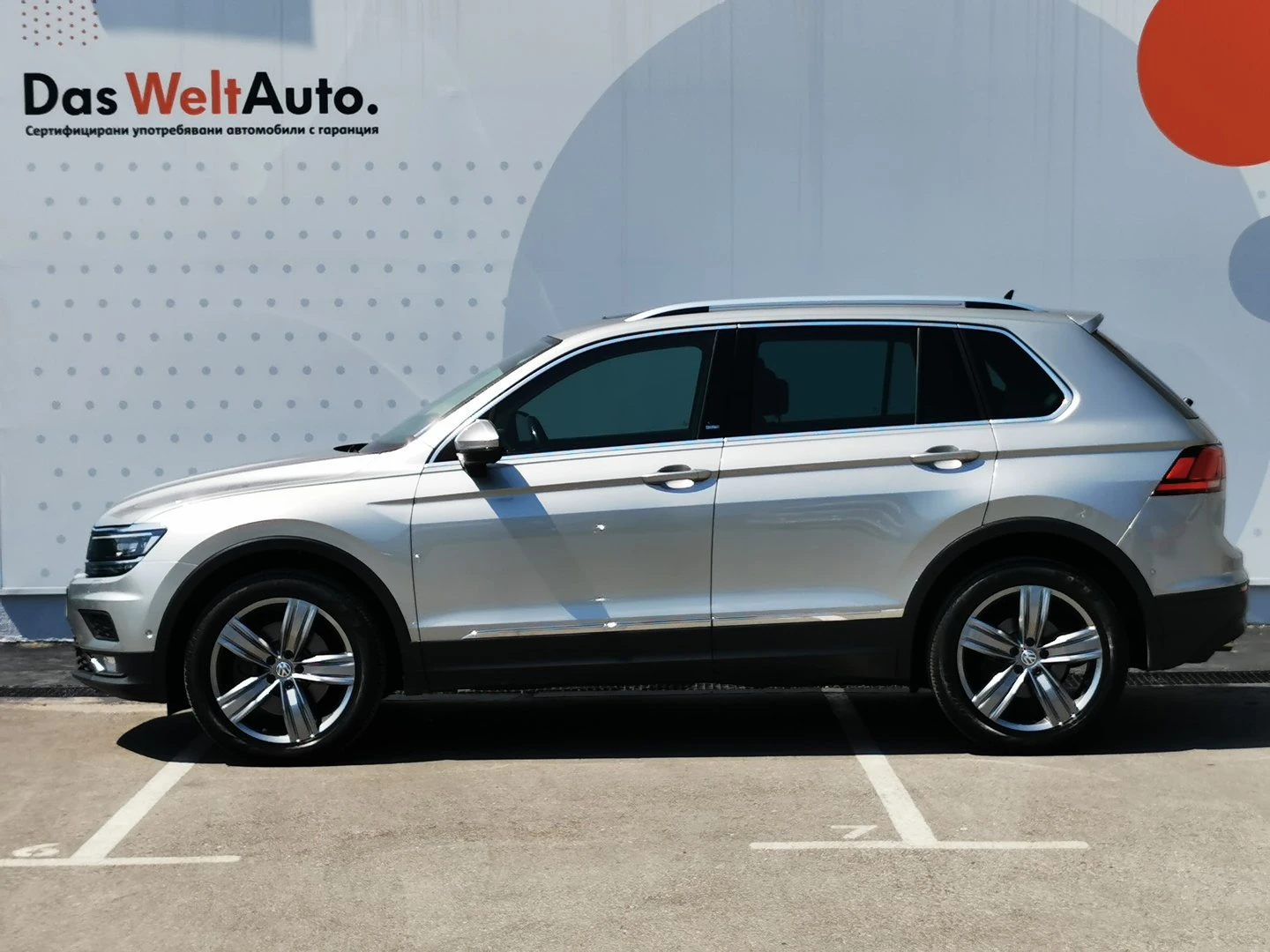 VW Tiguan Comfortline 2.0TDI 4MOTION BMT, снимка 3 - Автомобили и джипове - 55642126