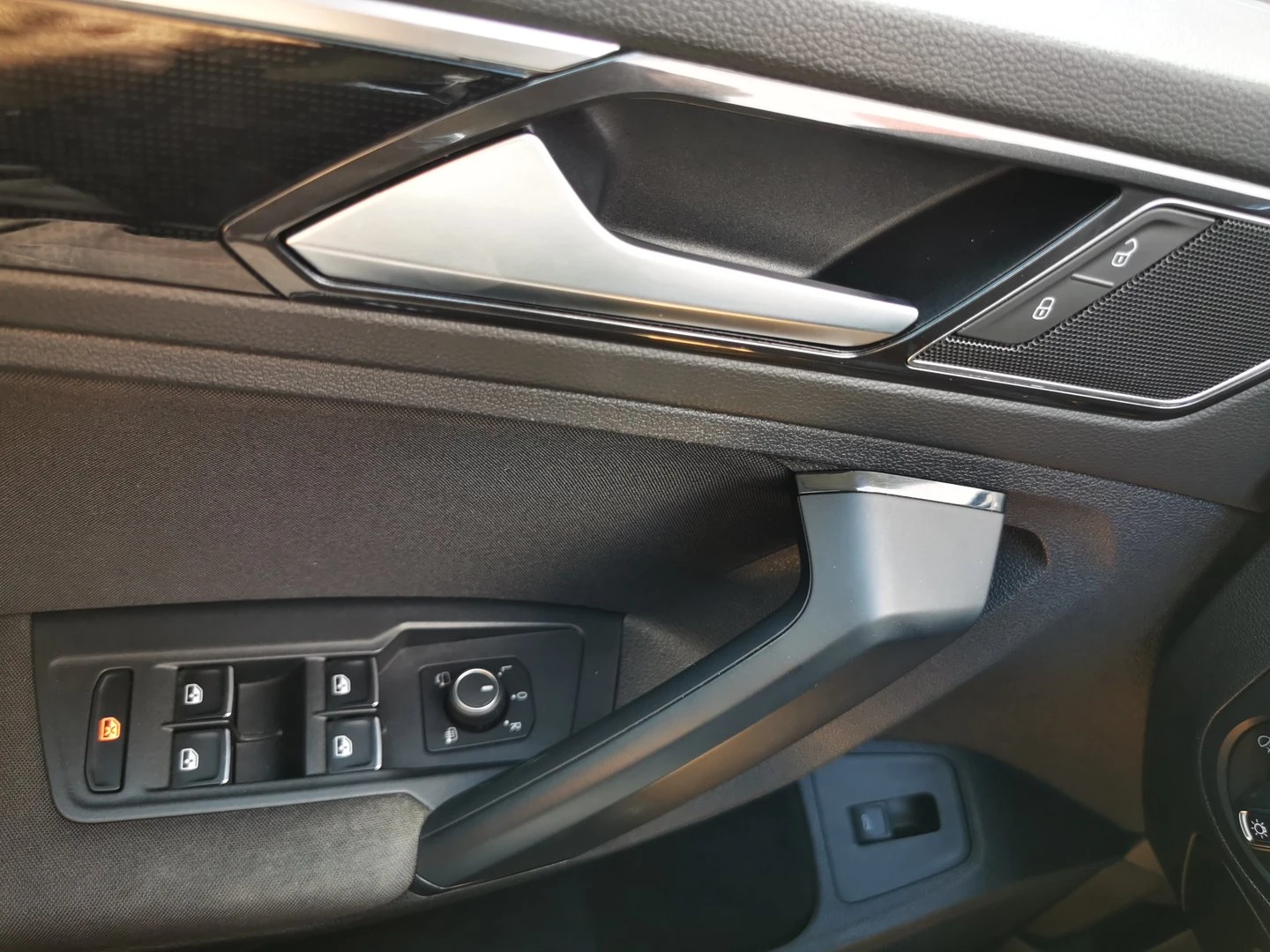 VW Tiguan Comfortline 2.0TDI 4MOTION BMT, снимка 13 - Автомобили и джипове - 55642126