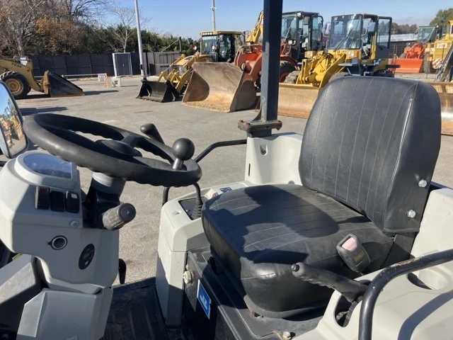 Мини челни товарачи Cat 902C / ОЧАКВАН ВНОС !, снимка 9 - Индустриална техника - 53089207