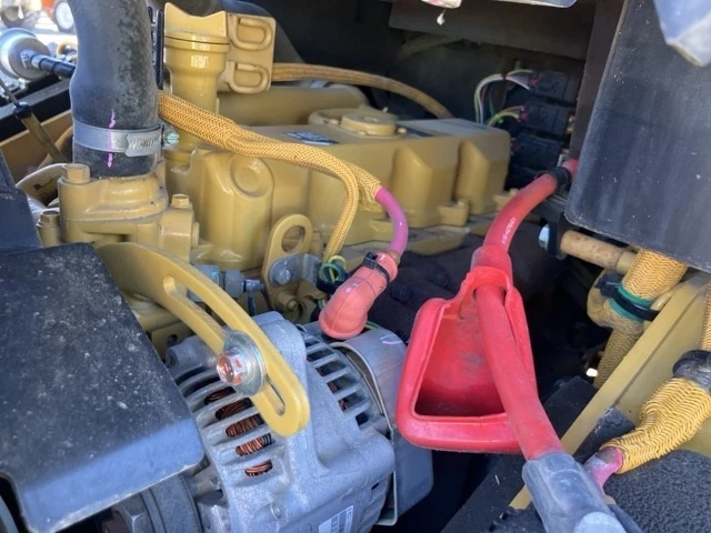 Мини челни товарачи Cat 902C / ОЧАКВАН ВНОС !, снимка 8 - Индустриална техника - 53089207