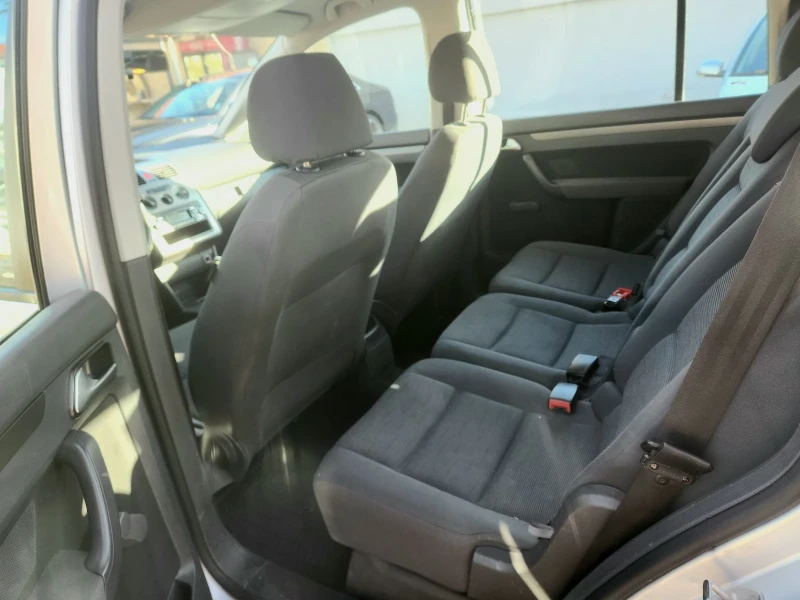 VW Touran 1.9 TDI Напълно Обслужен , снимка 12 - Автомобили и джипове - 48312158