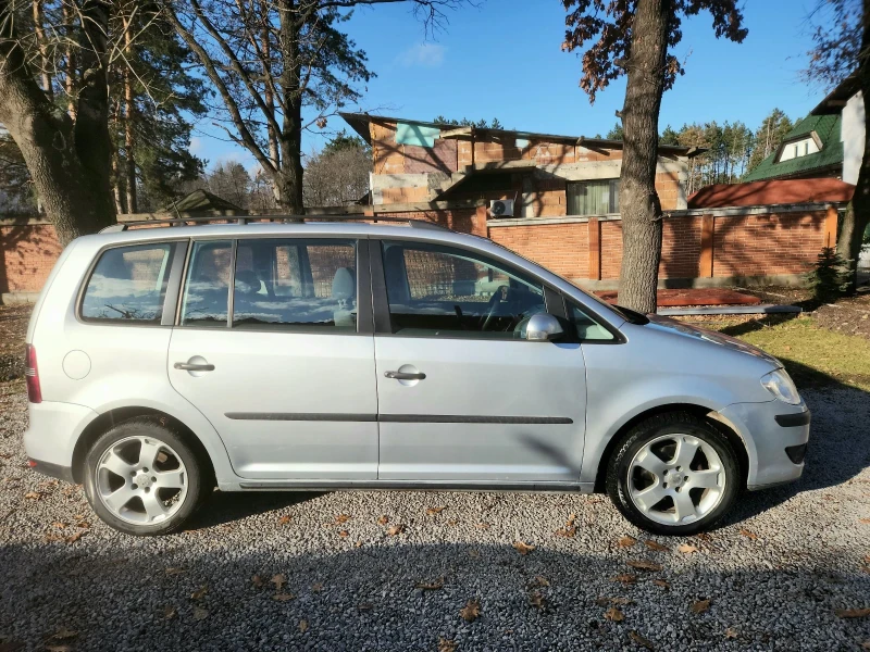 VW Touran 1.9 TDI Напълно Обслужен , снимка 4 - Автомобили и джипове - 48312158