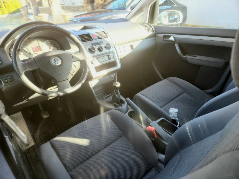 VW Touran 1.9 TDI Напълно Обслужен , снимка 9 - Автомобили и джипове - 48312158