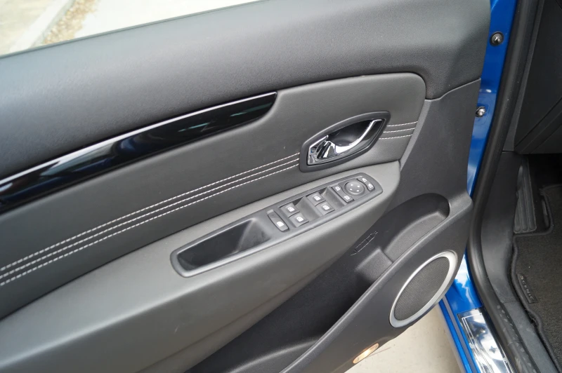 Renault Scenic 1.6d X-Mode, снимка 15 - Автомобили и джипове - 50631966