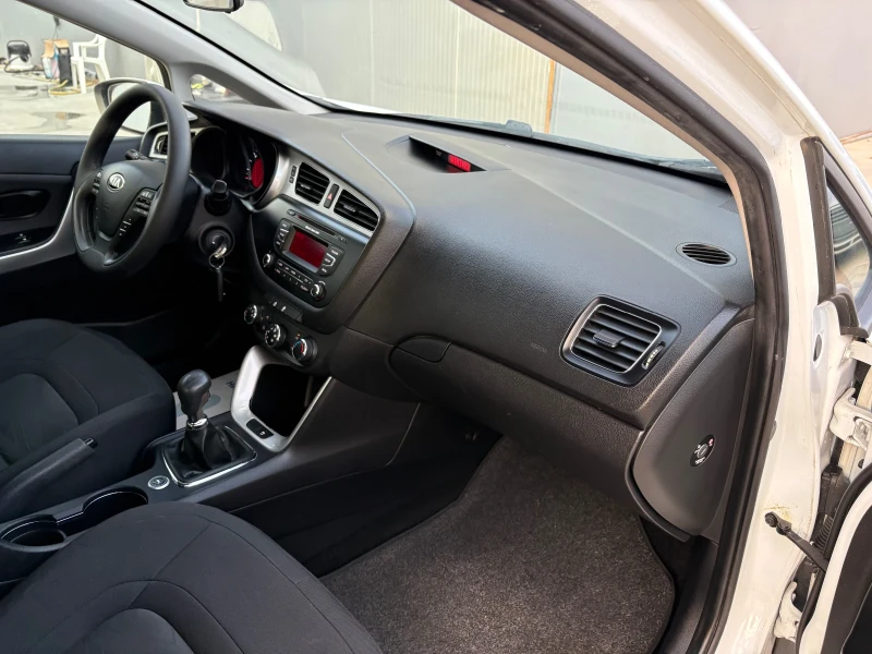 Kia Ceed 1.4 CVVT 16V* GAZ* Full Service* , снимка 12 - Автомобили и джипове - 51488392