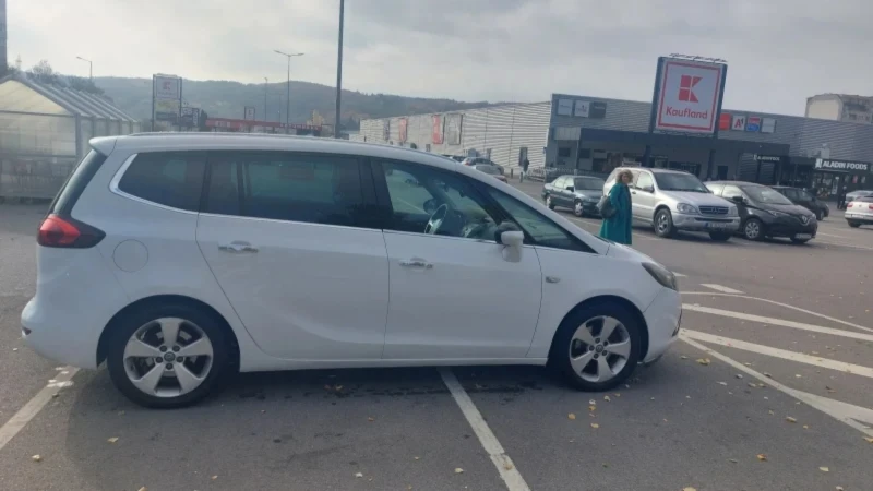 Opel Zafira Tourer, снимка 14 - Автомобили и джипове - 52285455