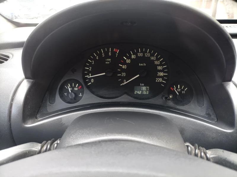 Opel Corsa ГАЗ.ИНЖ.КЛИМАТИК.ЕКО 4!!!, снимка 9 - Автомобили и джипове - 53425774