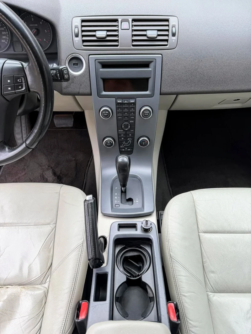 Volvo C30 2.0, D3, снимка 13 - Автомобили и джипове - 53579491