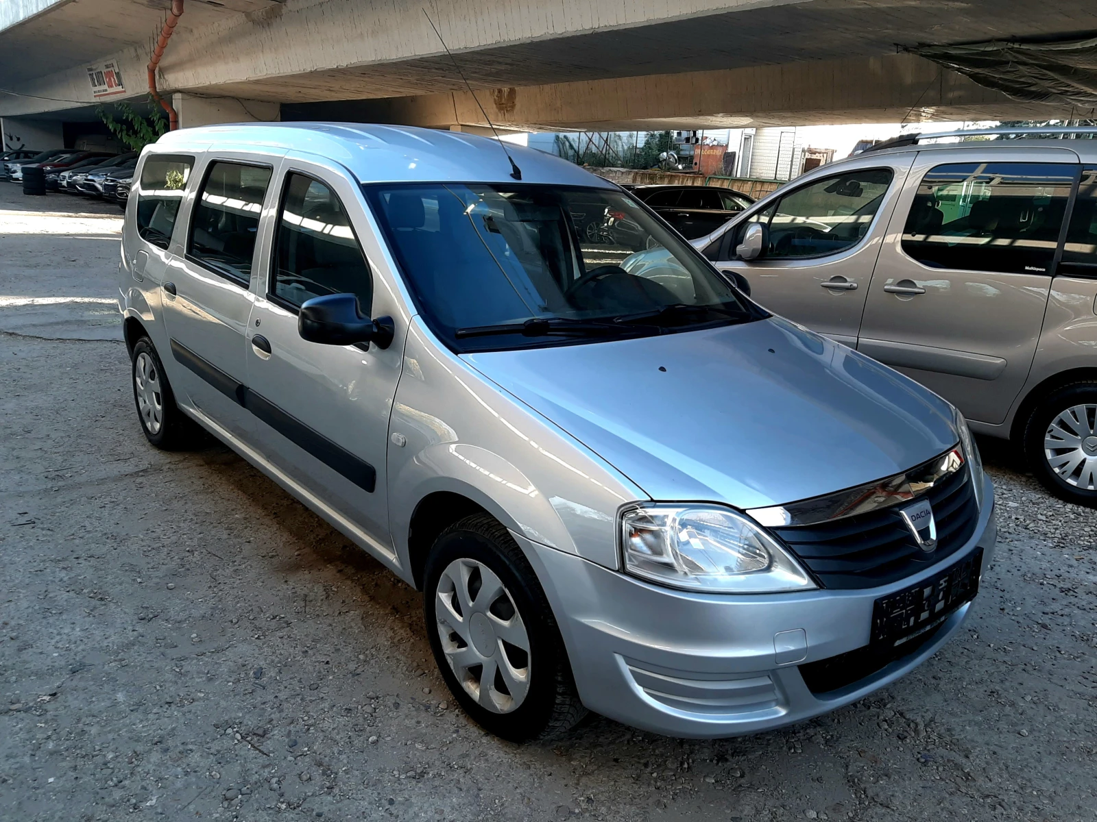 Dacia Logan 1.4i-КЛИМА-FACELIFT ! , снимка 1