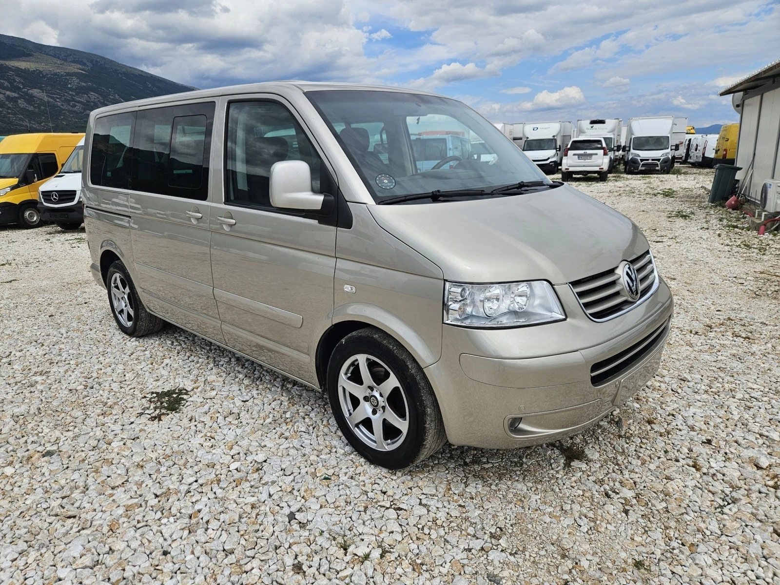 VW Multivan 2.5 TDi  - изображение 7