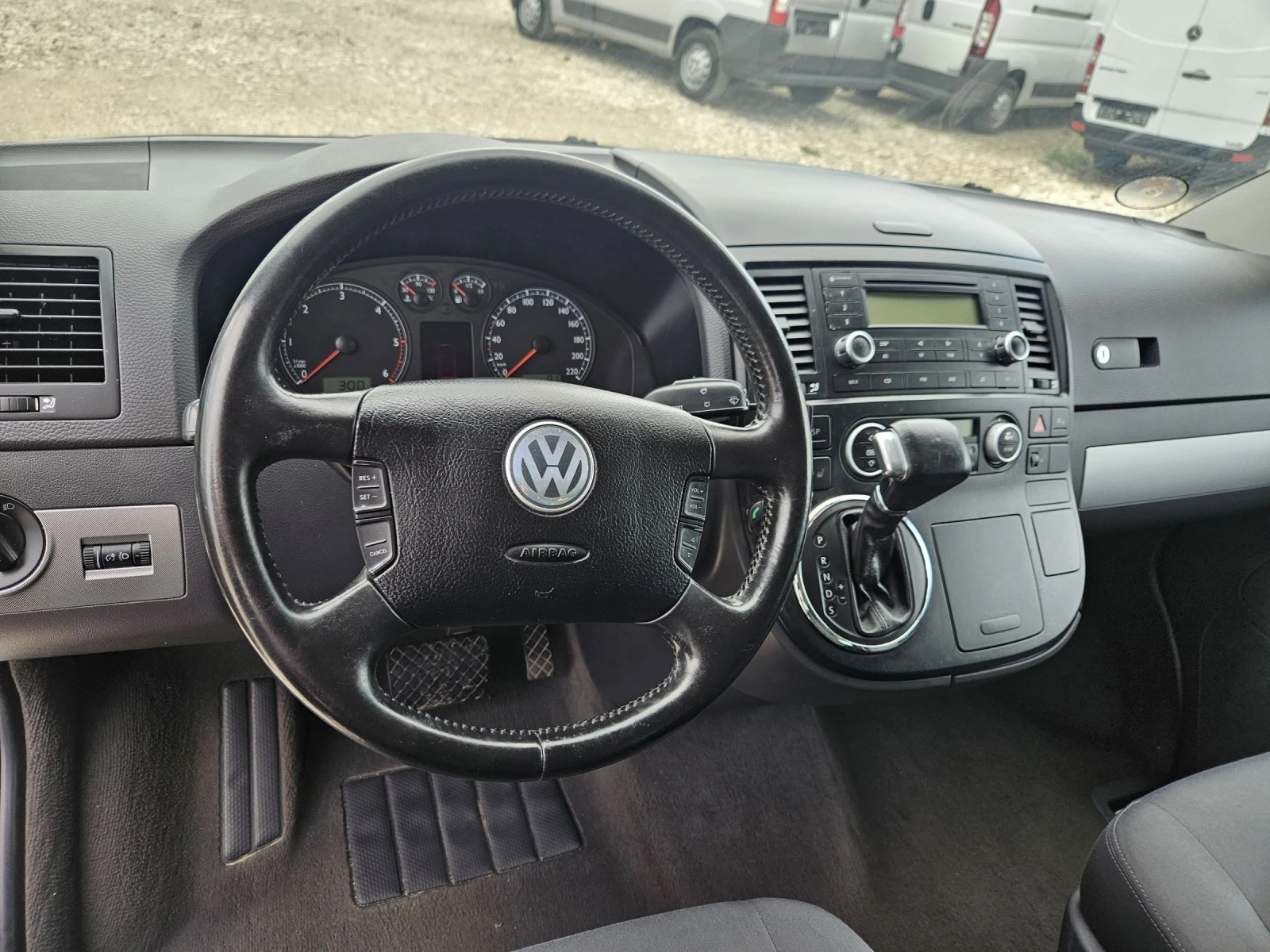 VW Multivan 2.5 TDi  - изображение 10