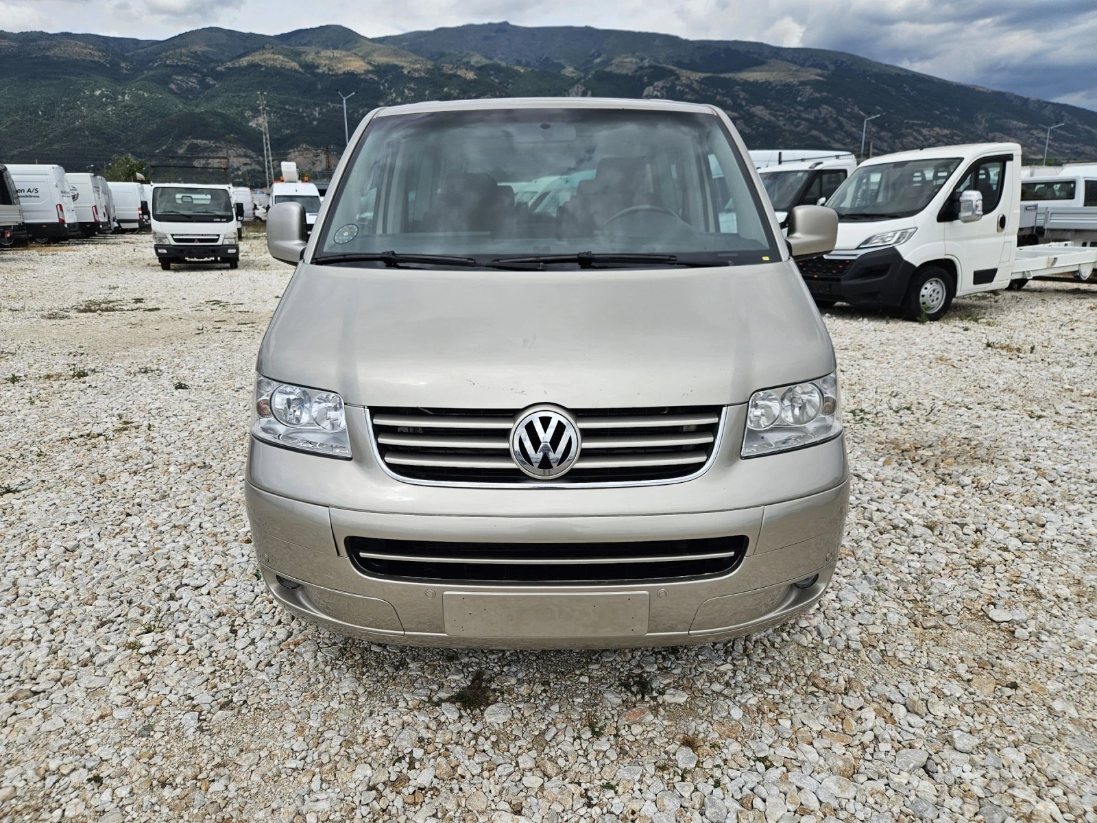 VW Multivan 2.5 TDi  - изображение 8