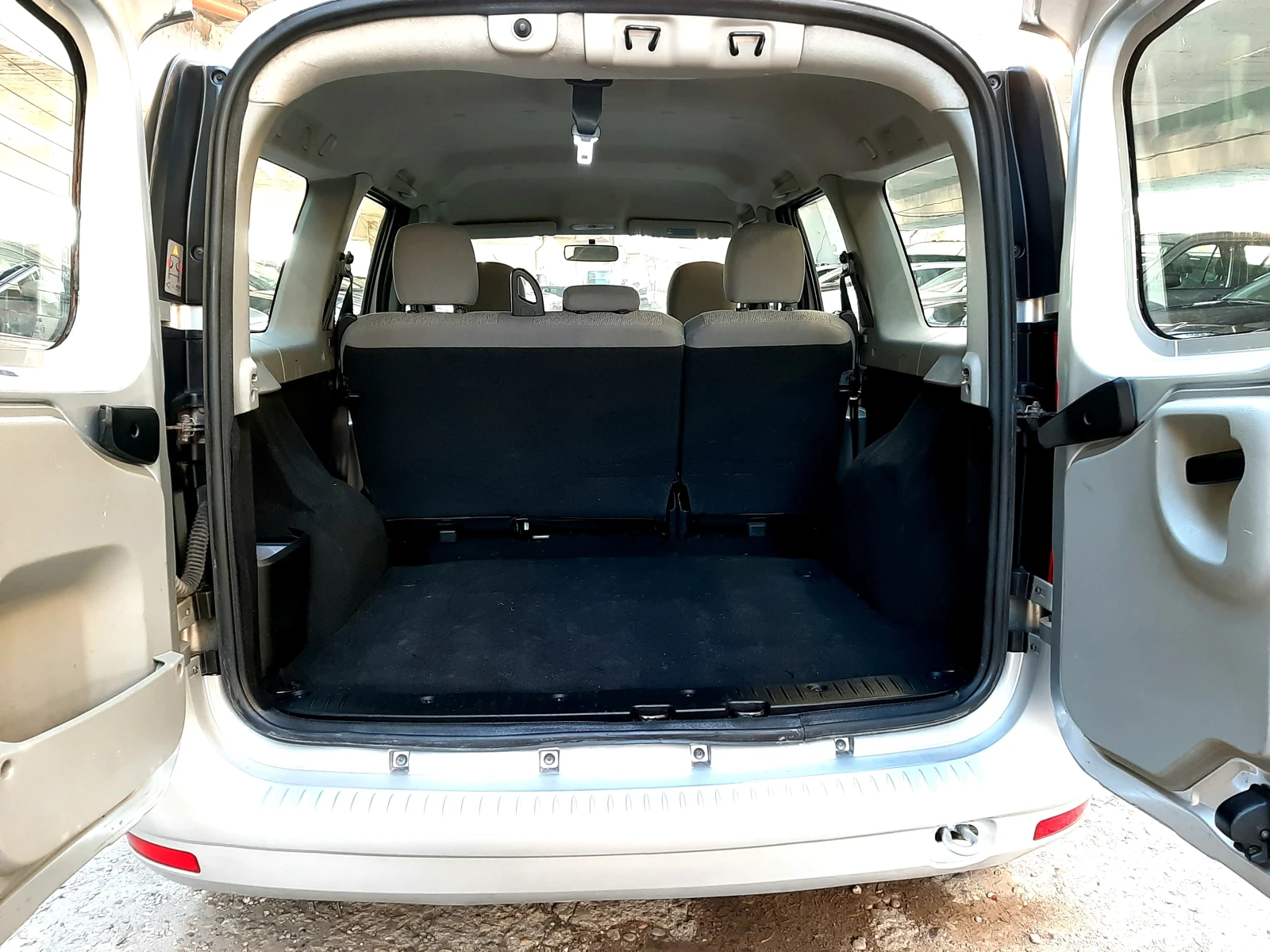 Dacia Logan 1.4i-КЛИМА-FACELIFT !  | Mobile.bg — изображение 16