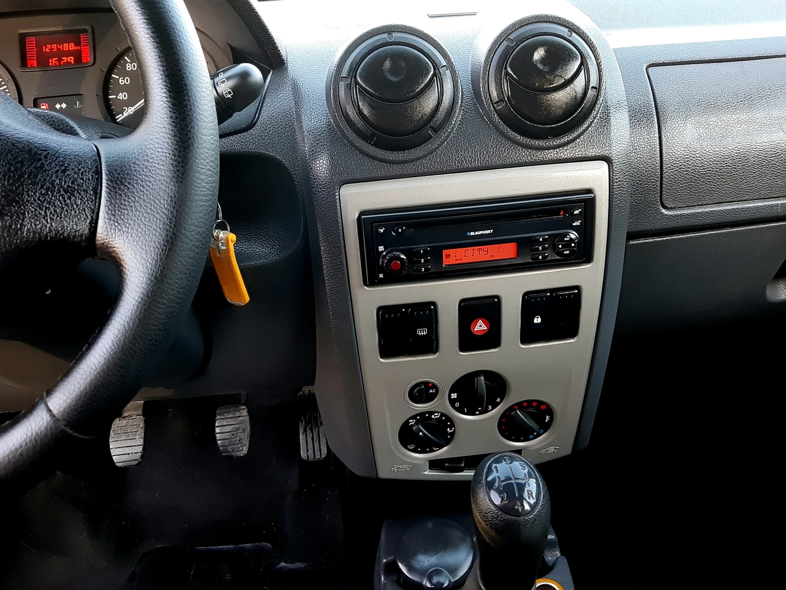 Dacia Logan 1.4i-КЛИМА-FACELIFT !  | Mobile.bg — изображение 13
