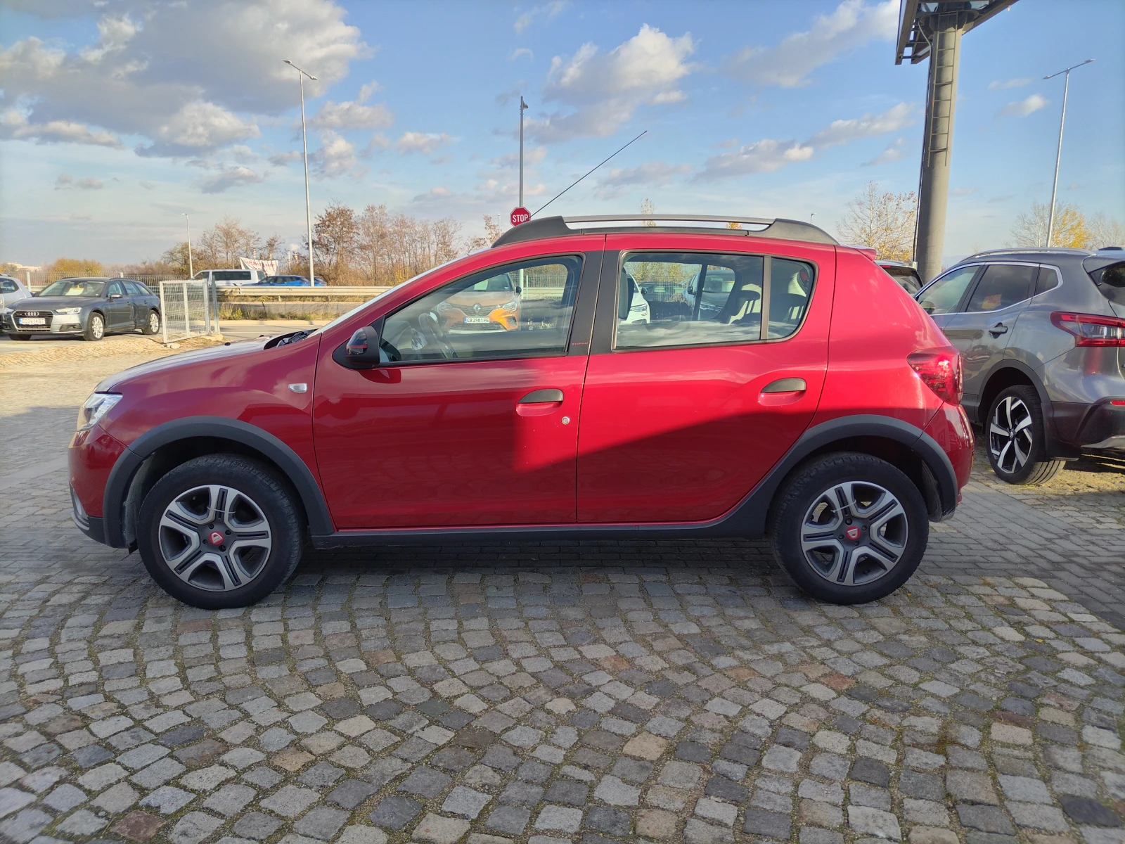 Dacia Sandero 0.9Tce/90к.с/ Stepway Red Line - изображение 4