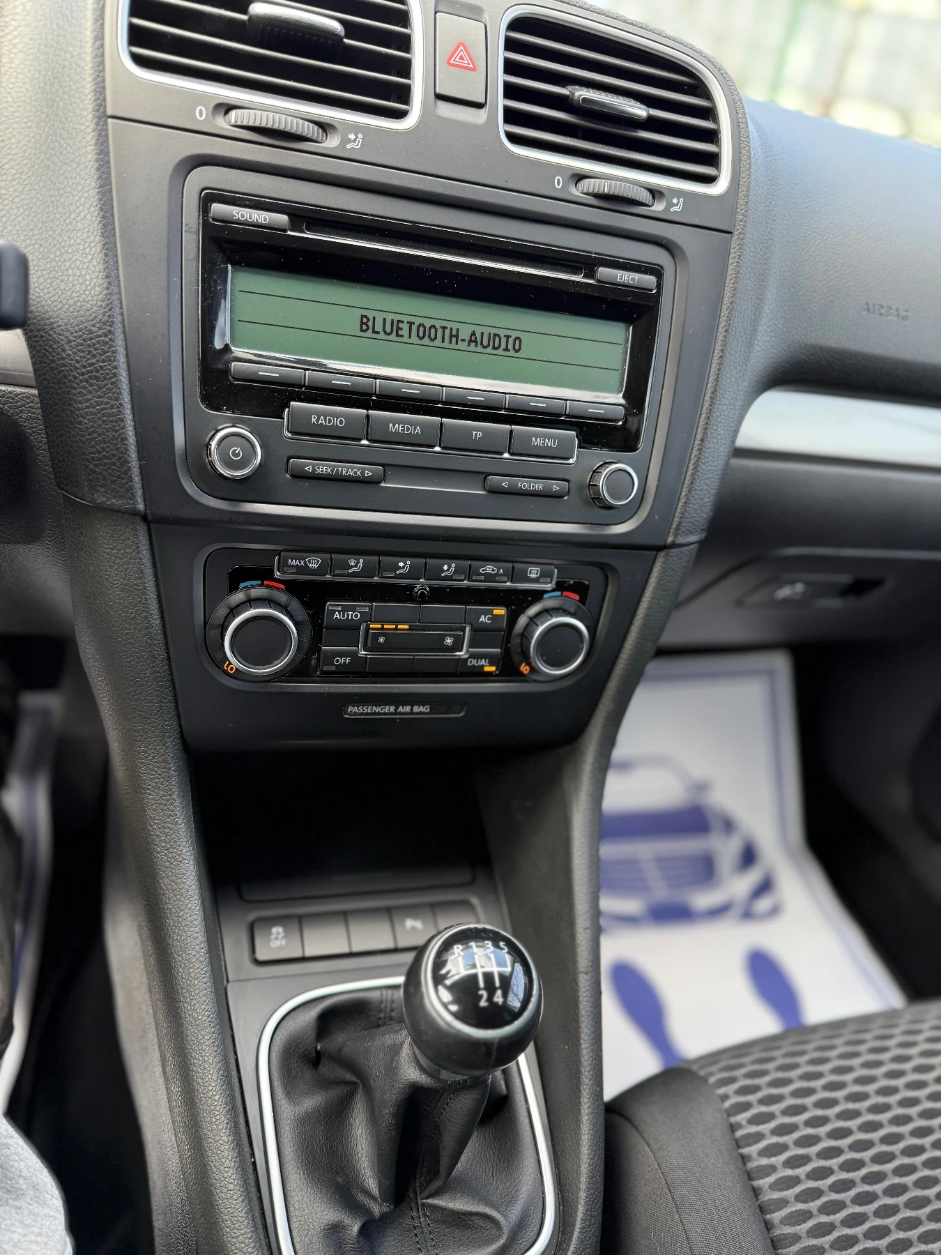 VW Golf 1.6 TDI 90 k.c - изображение 8