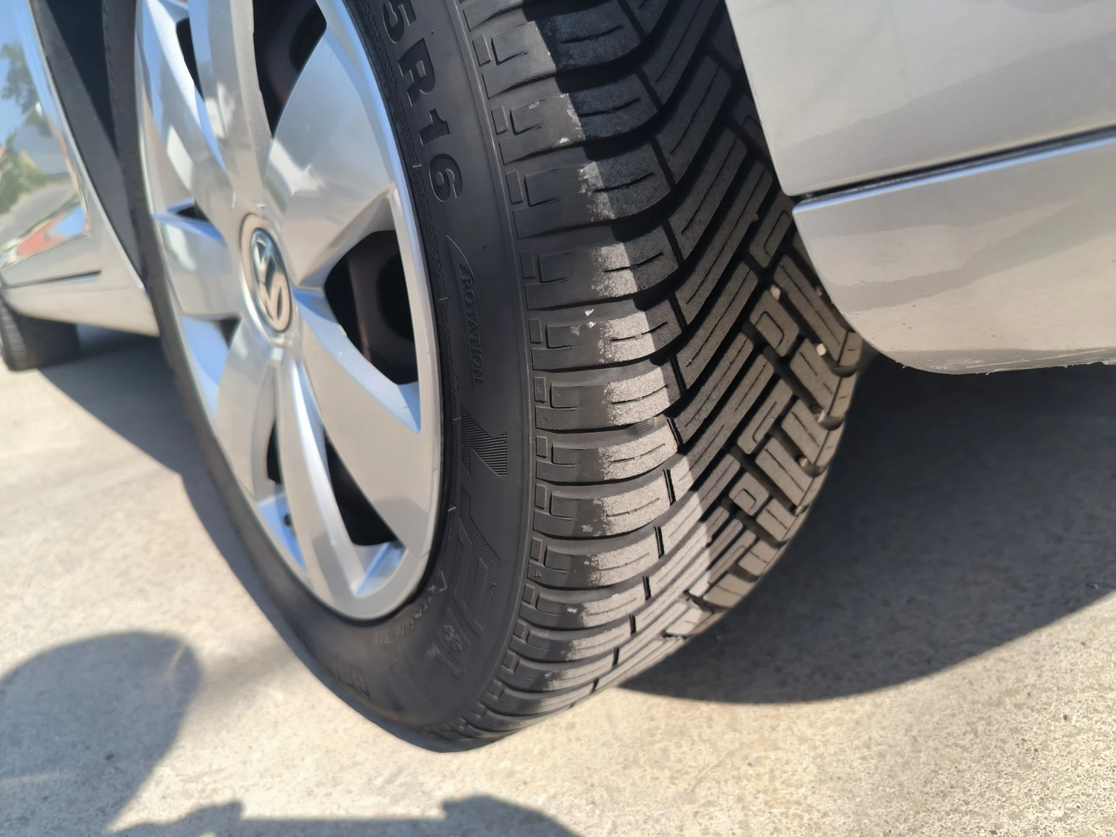 VW Touran 1.4-6sk-Euro-5B - изображение 8