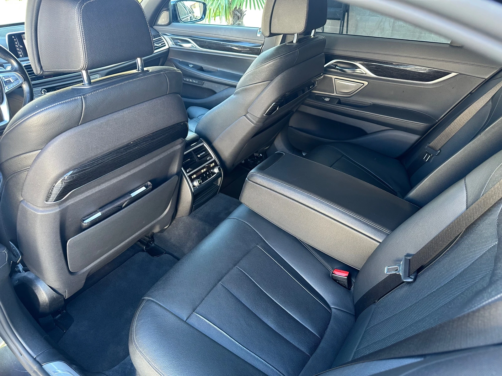 BMW 740 d xDrive Carbon core - изображение 10