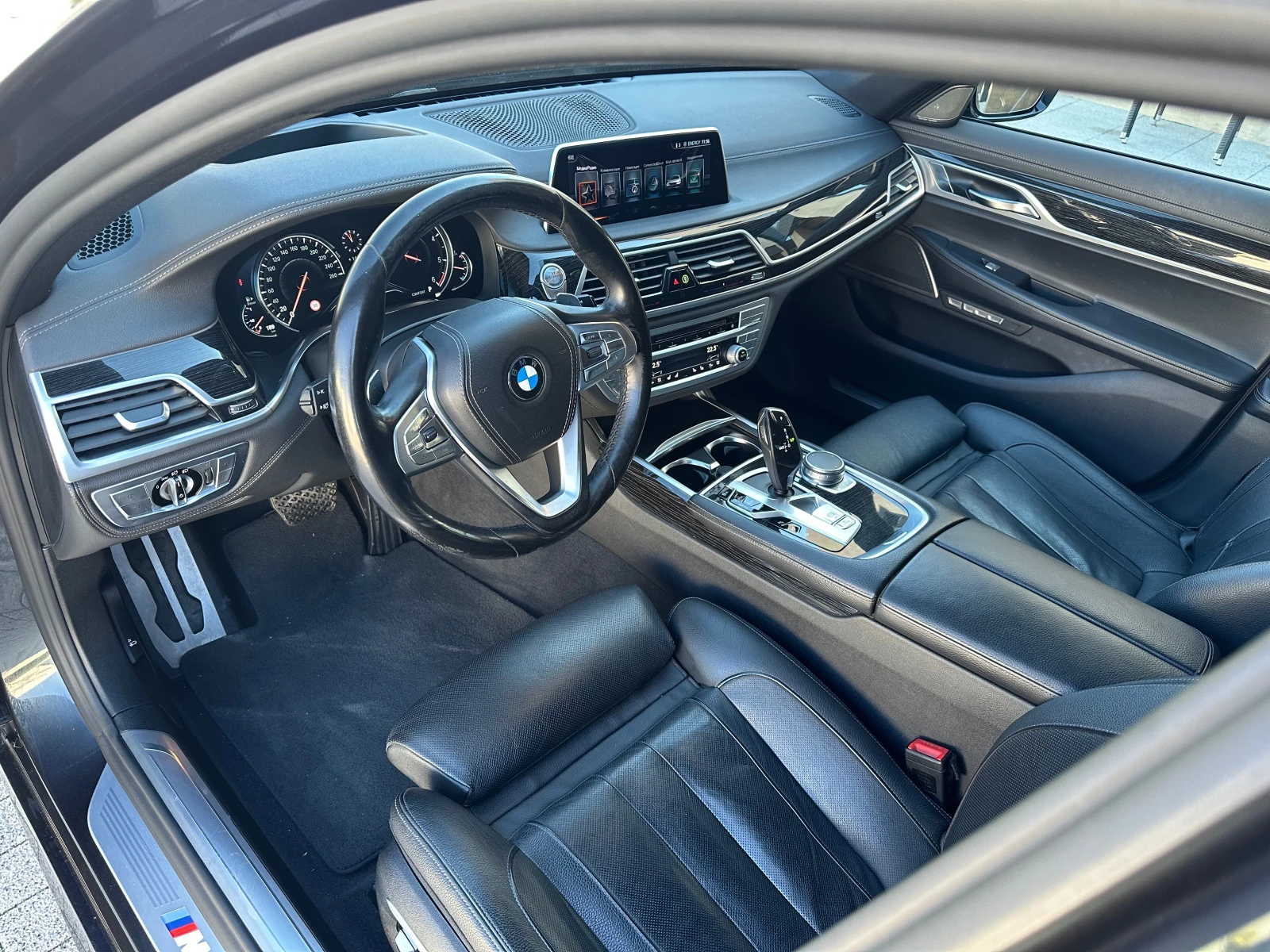 BMW 740 d xDrive Carbon core - изображение 6
