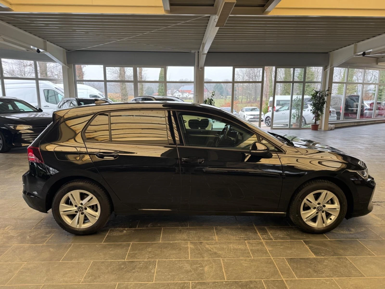 VW Golf 1.5TSI* LED* CAM* DISTR* CARPLAY*  - изображение 3