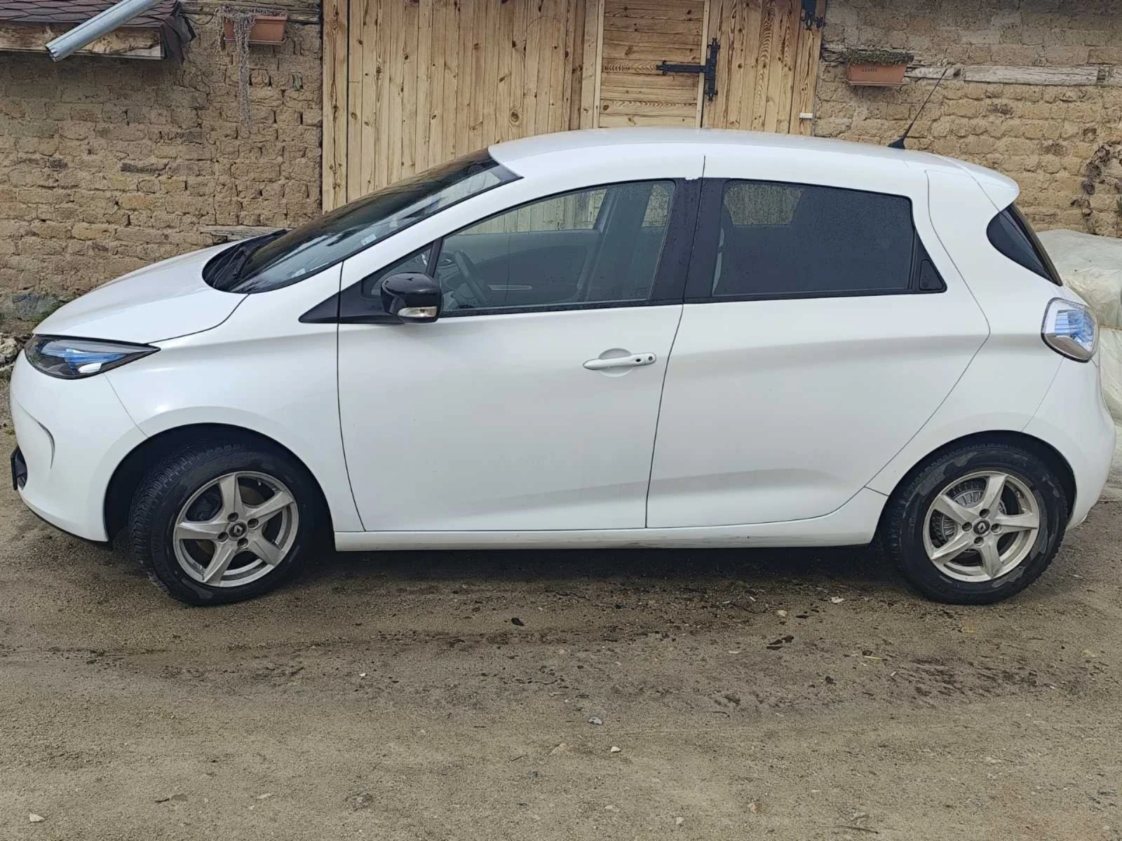 Renault Zoe, снимка 2 - Автомобили и джипове - 53939577