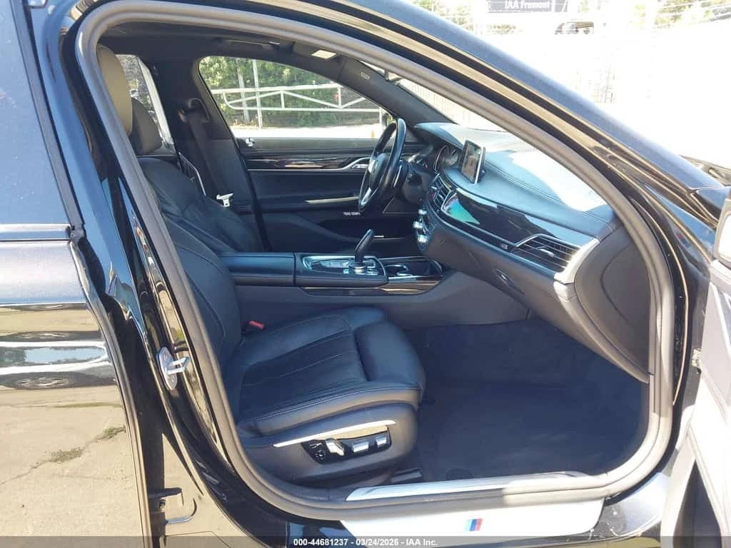 BMW 740 M Пакет/CARFAX/Б58/Пано/Подгрев/, снимка 11 - Автомобили и джипове - 54056942