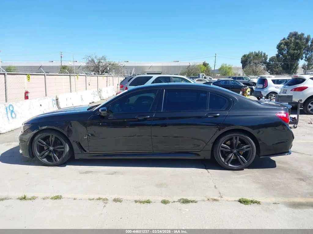 BMW 740 M Пакет/CARFAX/Б58/Пано/Подгрев/, снимка 3 - Автомобили и джипове - 54056942