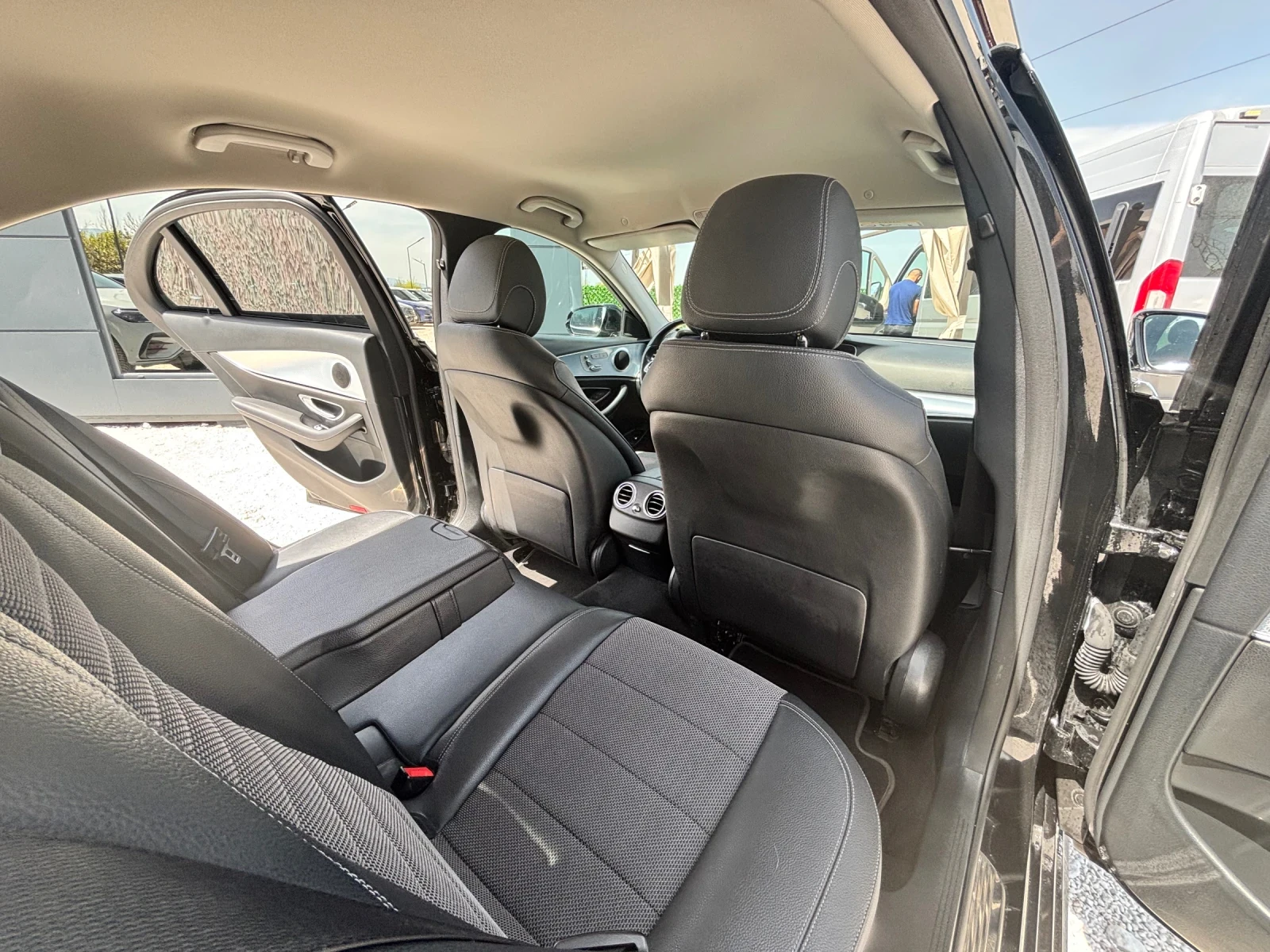 Mercedes-Benz E 220 220/AMG/FULL/TOP, снимка 8 - Автомобили и джипове - 54227698