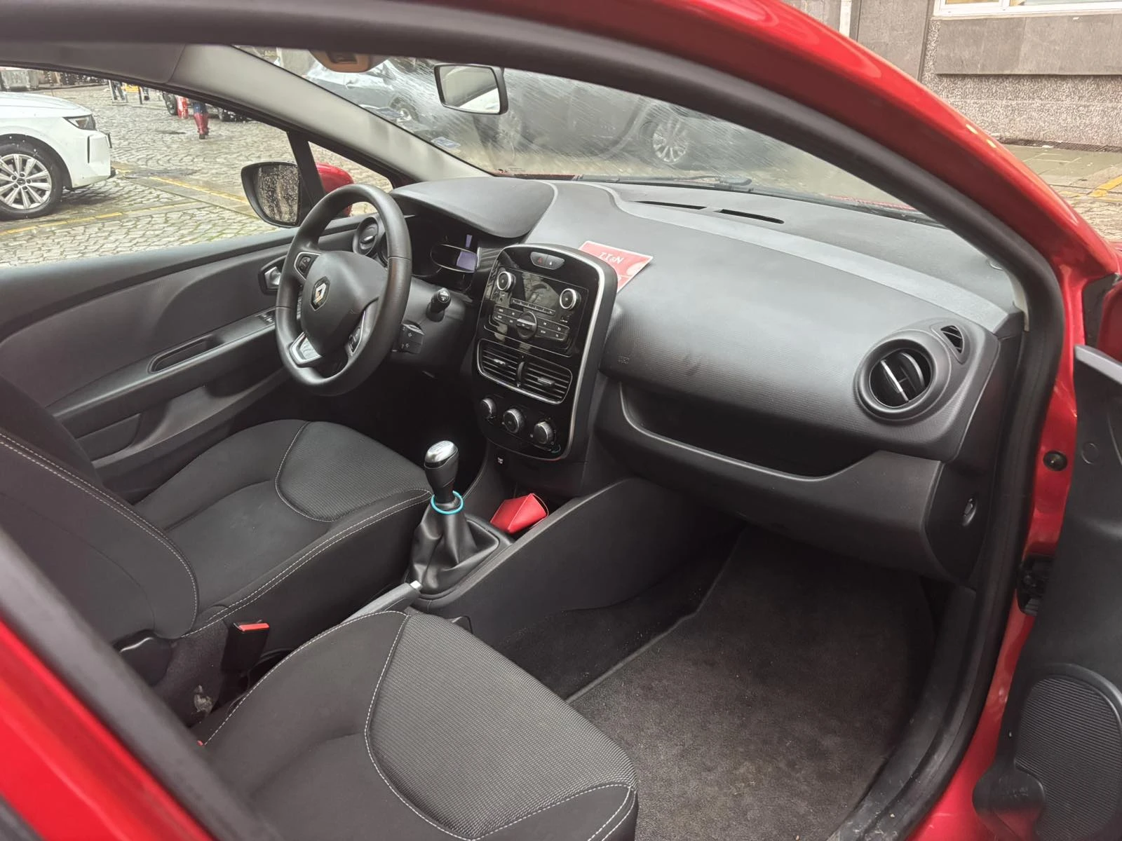 Renault Clio dCi, снимка 5 - Автомобили и джипове - 54303995