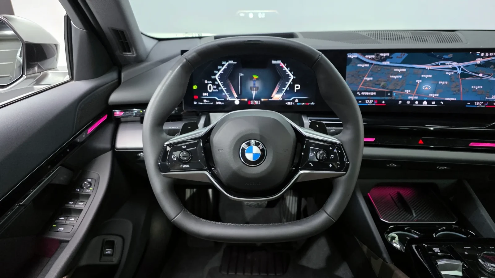 BMW 520 * B48 * 360 * HUD * ОБДУХВАНЕ * ПАНОРАМА , снимка 5 - Автомобили и джипове - 54741000