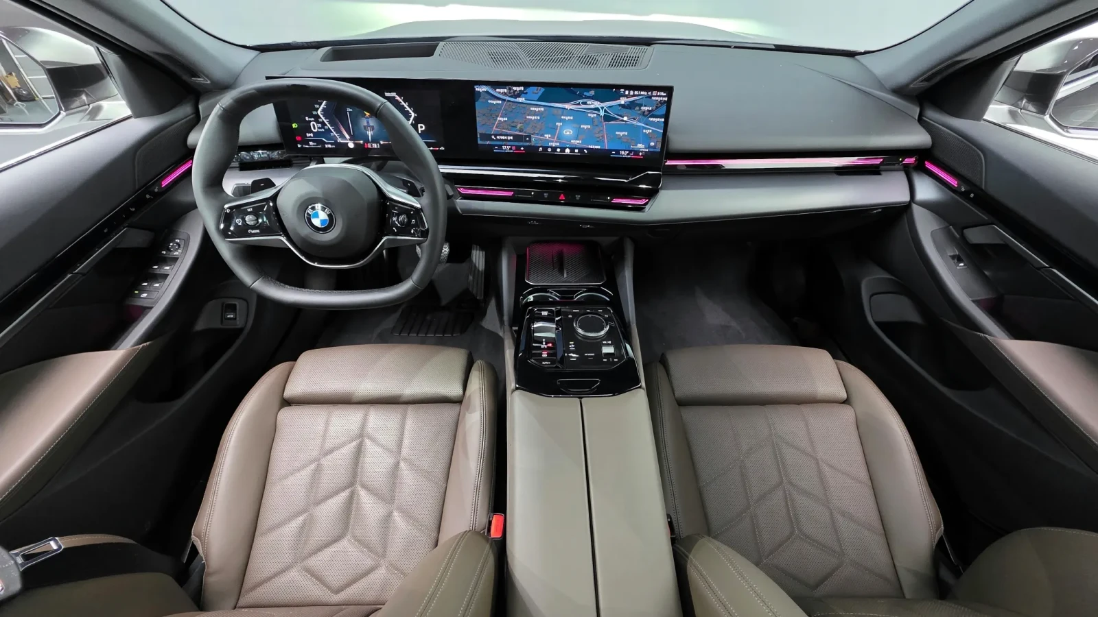 BMW 520 * B48 * 360 * HUD * ОБДУХВАНЕ * ПАНОРАМА , снимка 13 - Автомобили и джипове - 54741000