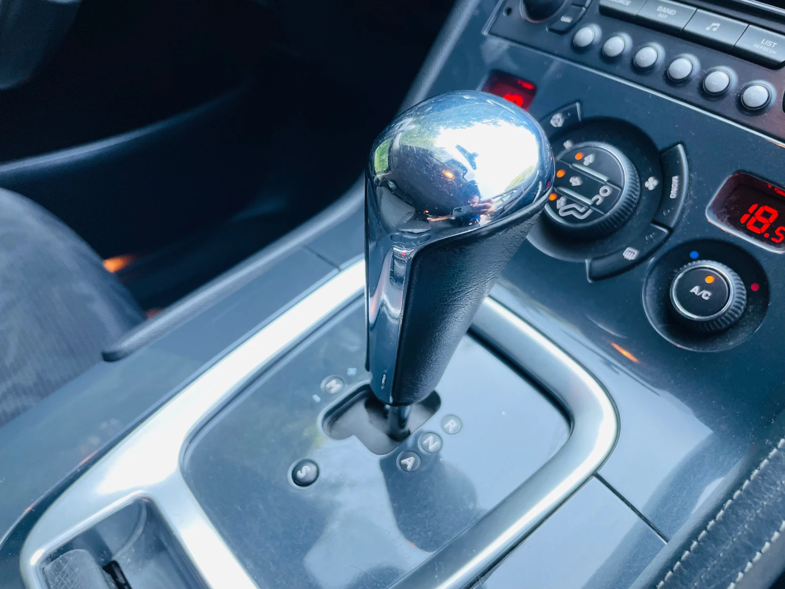 Peugeot 3008 1.6HDI* 109к.с-АВТОМАТИК* РЕГИСТРИРАНА, снимка 15 - Автомобили и джипове - 54793609