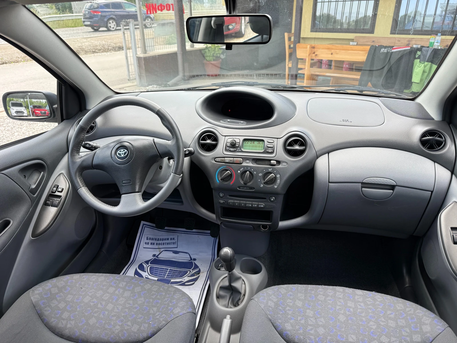 Toyota Yaris 1, 0I КЛИМАТИК !! РЕАЛНИ 120000 км, снимка 8 - Автомобили и джипове - 54808660