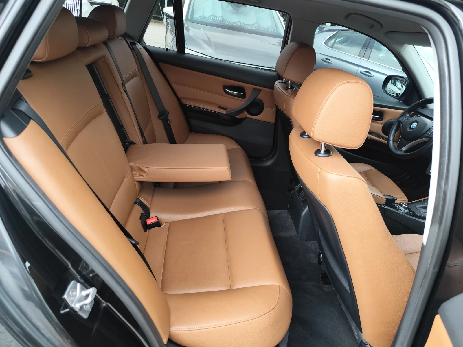 BMW 320 2.0D* XDRIVE* АВТОМАТИК* NAVI* KOЖА* XENON, снимка 12 - Автомобили и джипове - 55102075