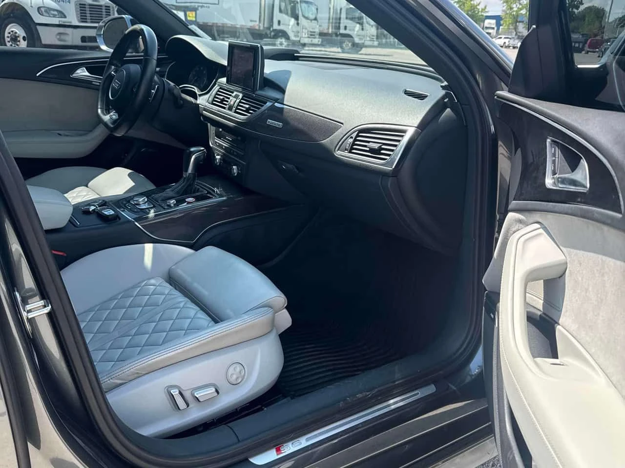 Audi S6 4.0T * HEAD UP * FACELIFT * CARFAX * , снимка 14 - Автомобили и джипове - 55615730